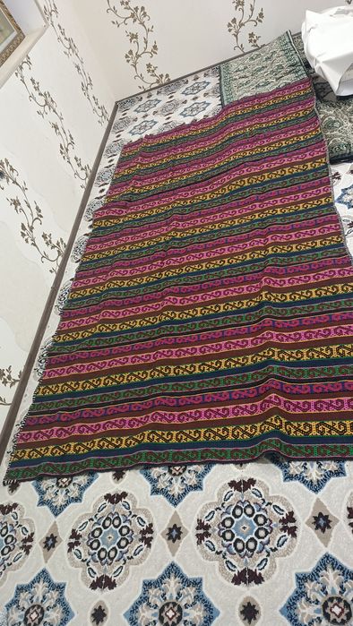 Gilam sotiladi yangi