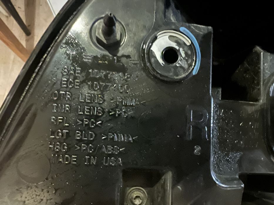 Продам левый фонарь tesla model 3/y