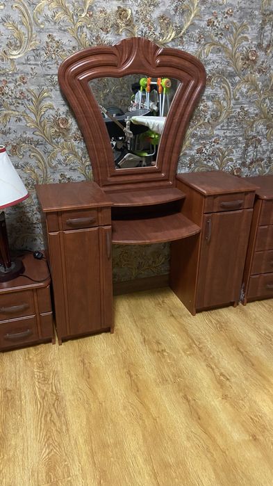 Продам спальную гарнитуру