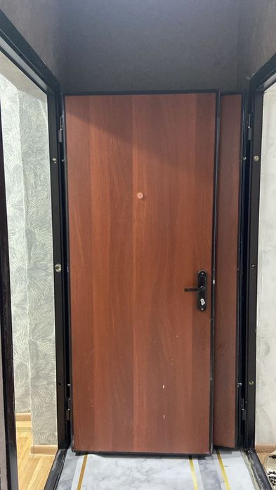 3ком кв состоит из 2 квар( 1ком 42 м и студ 33 м)