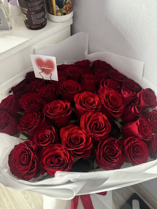 Цветы , красные розы