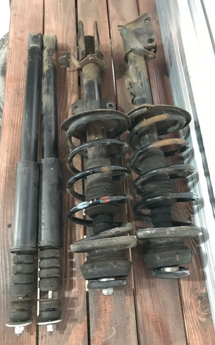 Arcuri+amortizoare Dacia Duster 1.5 DCI EURO 5, an 2013, 80.000km