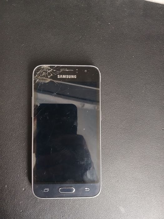 Galaxy J1 (2016) Duos в черном корпусе.
