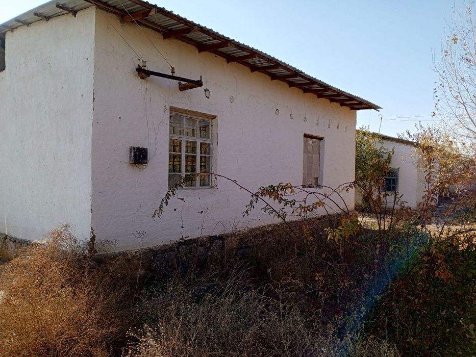 Uy sotiladi.Srochno!