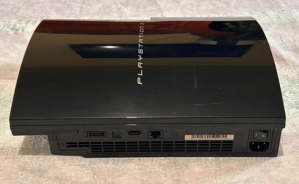 Vând PlayStation 3 Phat