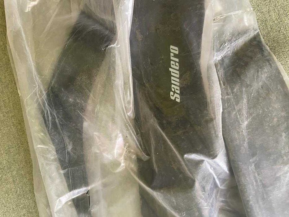 Ветровики новые для Renault