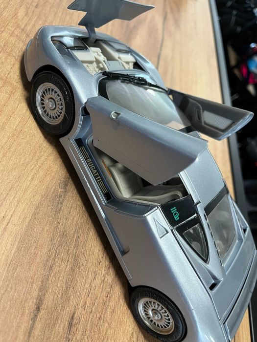 BBUARGO   метален колекционерски модел BUGGATI EB 110 1:18 мащаб