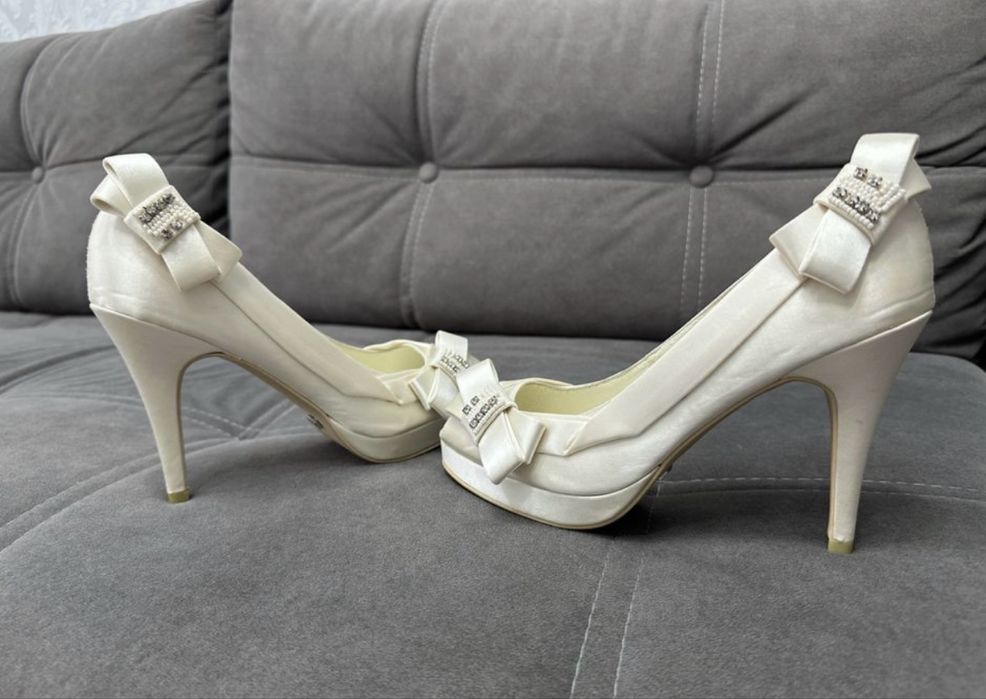 Продам новые туфли