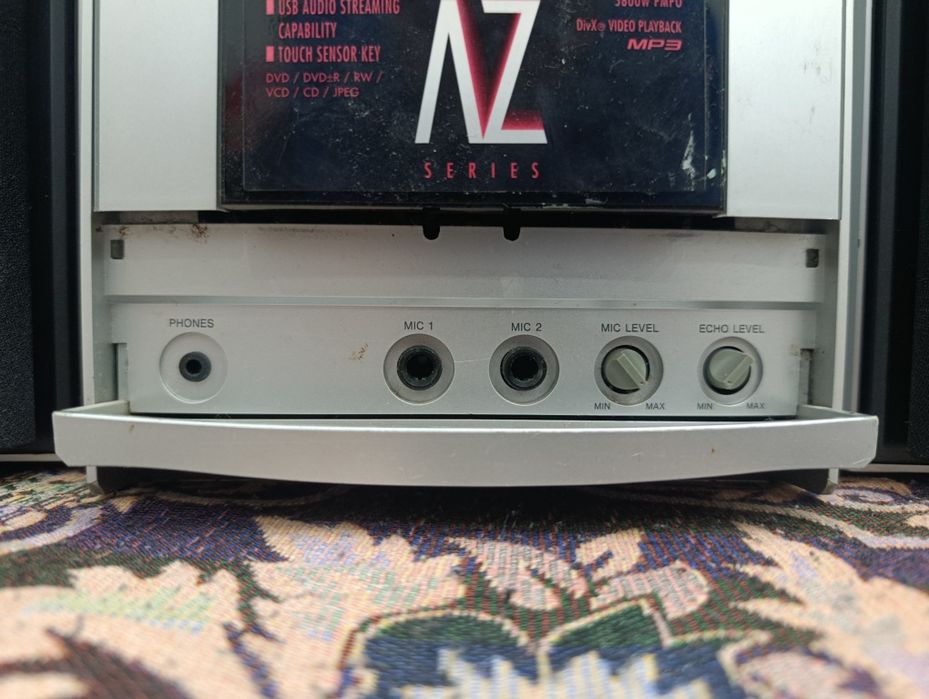 Продам оригинальный музыкальный центр Sony.