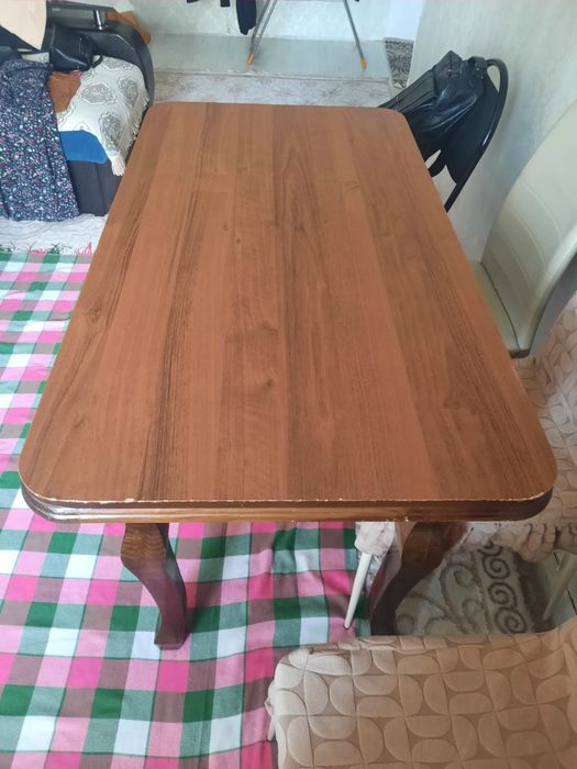 Стол хорошим состояним