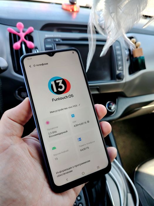 Продам смартфон +подарок новые наушники