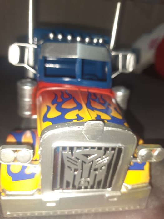 Machetă Metal Transformers Optimus Prime