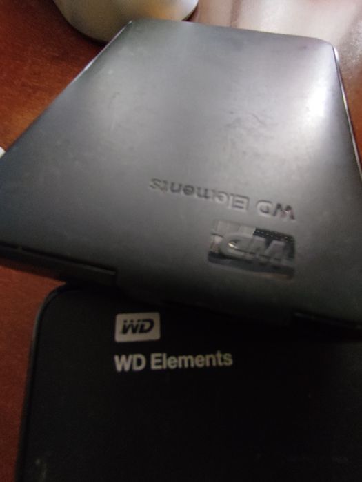 Vând hdd WD Elements 1T