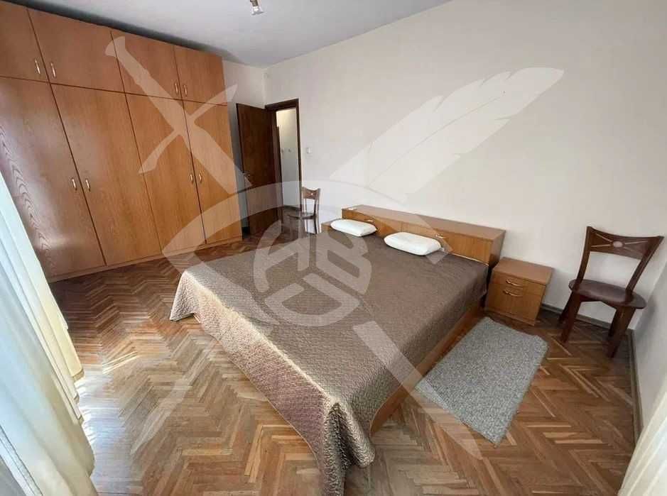 Дава се под наем Тристаен апартамент в Варна, Център - 136 кв.м за 750 € - Снимка #3