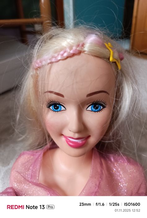 Кукла с заколками