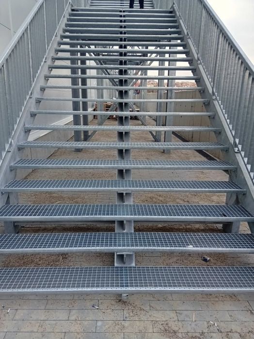 Scarii metalice zincate exterioare la cela mai mic preț din România