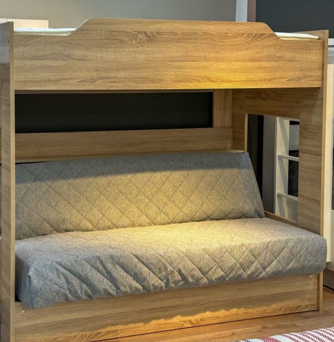 Продам двухяротную  кровать.