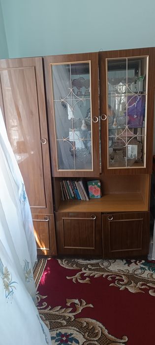 Yog'ochdan qilingan shkaf