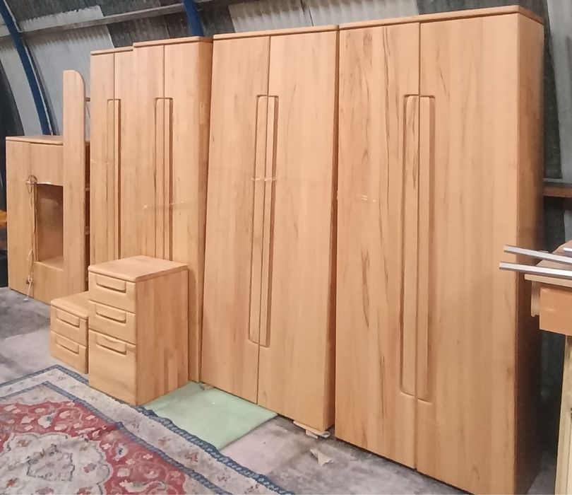 Set mobilier din lemn masiv