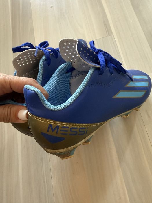 Бутонки Адидас 34н с чорапи