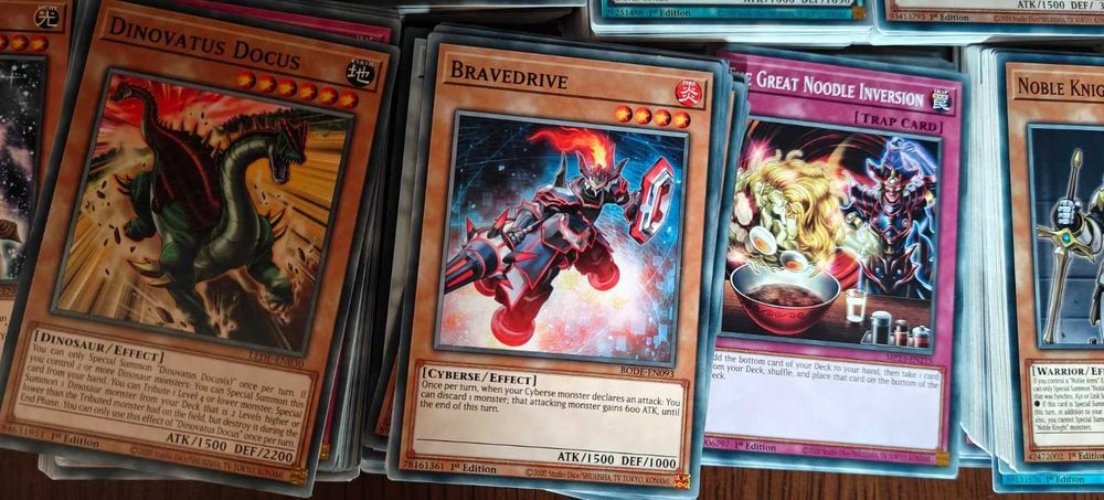 Vand 600 carti Yu-Gi-Oh originale 2021-2026 in Tins(cutii metalice)