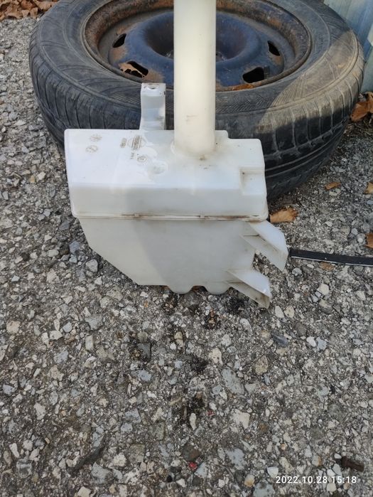 Казанче за течност за чистачки