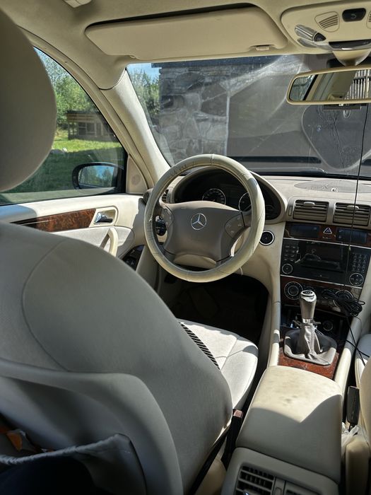 Mercedes-Benz C220