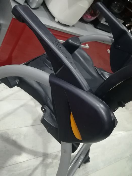 Стол за хранене с регулиране и колелца Chicco