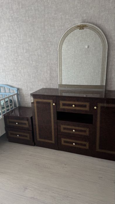Продам спальный гарнитур