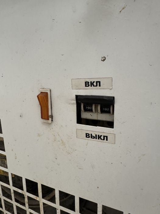 Срочно продам рабочий витринный  холодильник