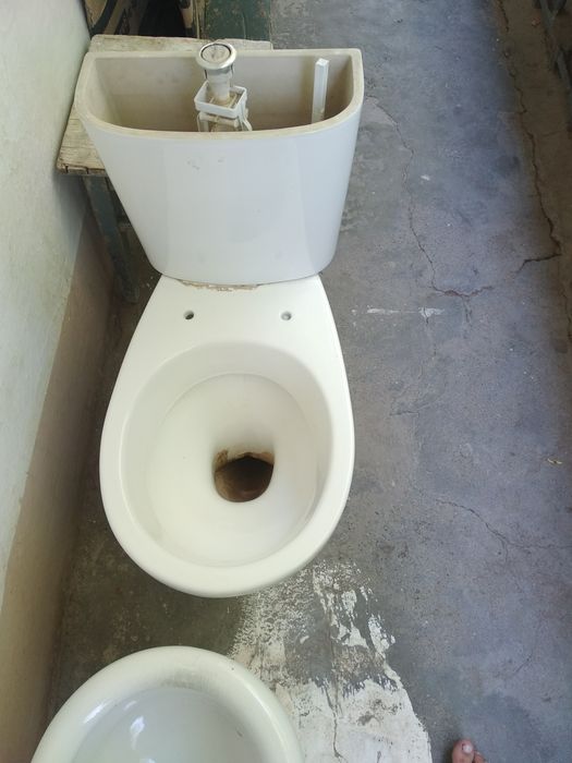 Унитаз,сотилади,хамма,нарсаси,жоида