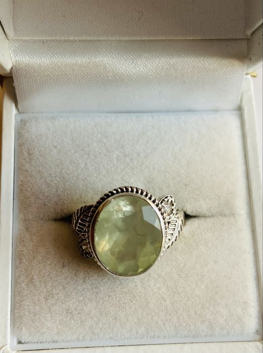 Inel din argint cu prehnit