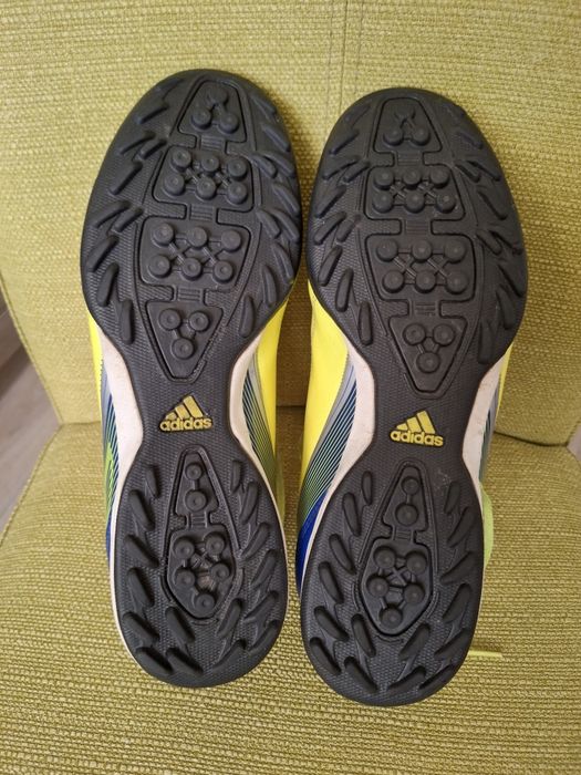 Vând Adidas F10 Pantofi fotbal