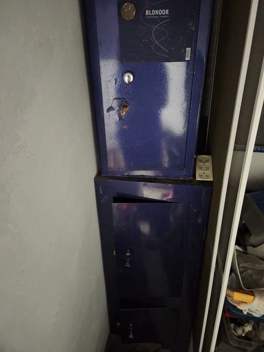 Продам небольшой сейф