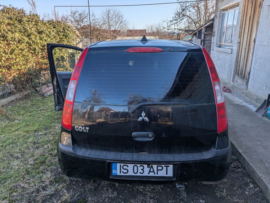 Vând Mitsubishi colt