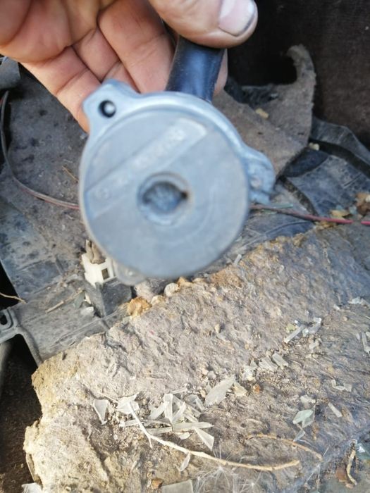 Продам стекло подъёмник на мазду