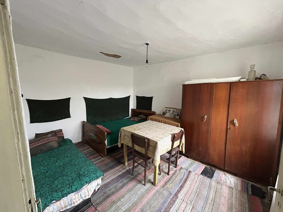 Къща с двор  с. Брестак, обявата е от собственик