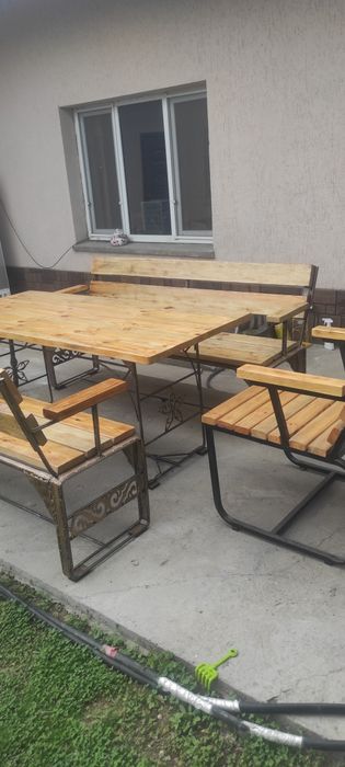 Скамейка, стол ,+2 кресла