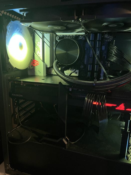 PC Gaming: i5-14600kf, Rog Strix B760 Wifi, 32 Gb 3600mhz CL16, RX6800