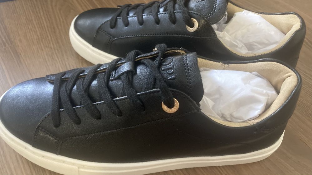 Сникеры женские черные