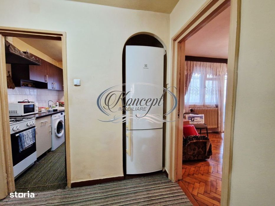 Apartament spatios cu balcon inchis si beci in zona Supeco