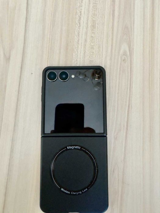 Samsung Galaxy Z Flip 256GB / 12GB RAM – Като нов, 100% батерия + MagSafe калъф[ПАРИТЕ СА В ЕВРО]