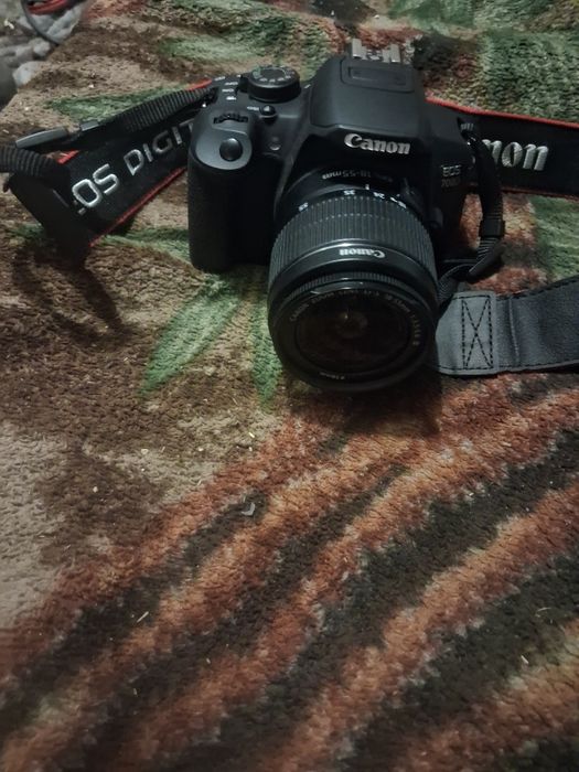Фотоаппарат Canon EOS700D