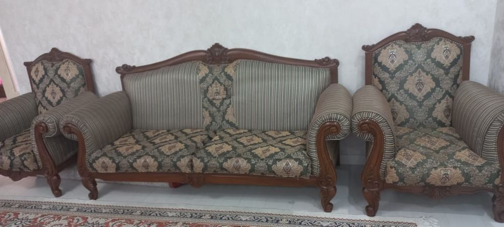 Продам диван с креслами