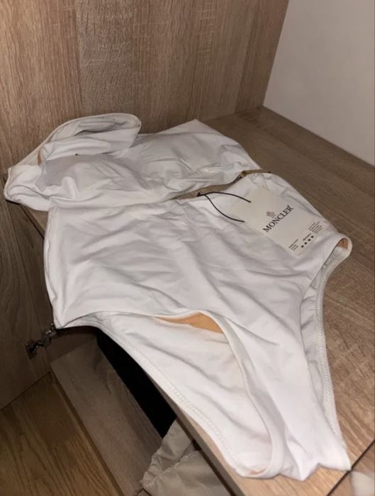 Costum de baie alb M oncler calitate premium
