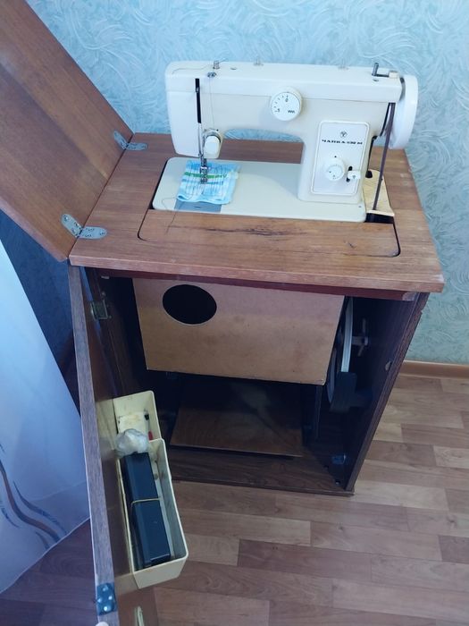 Швейная машинка Чайка