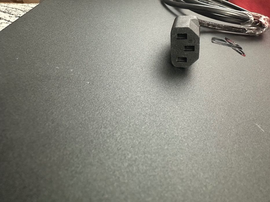 Продавам PlayStation 4PRO + един джойстик