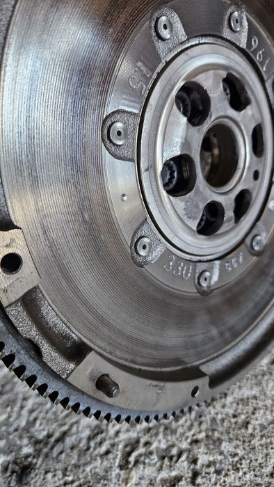 Демпферен маховик и Притескател за VW 1.9tdi - 105 коня