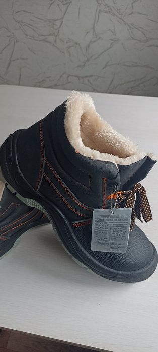 Продам ботинки..