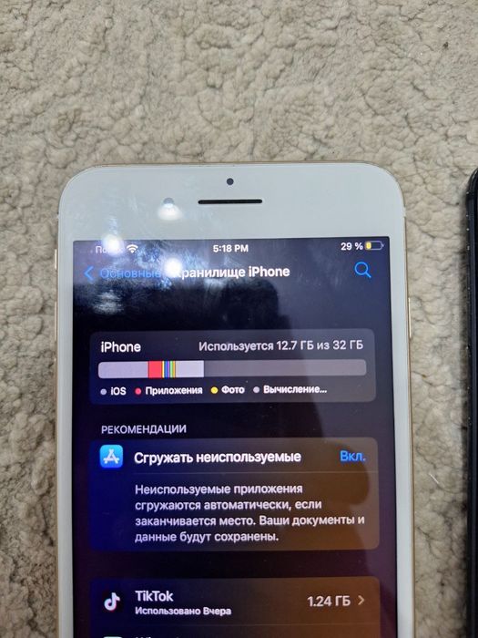 Обменяю два телефона на один